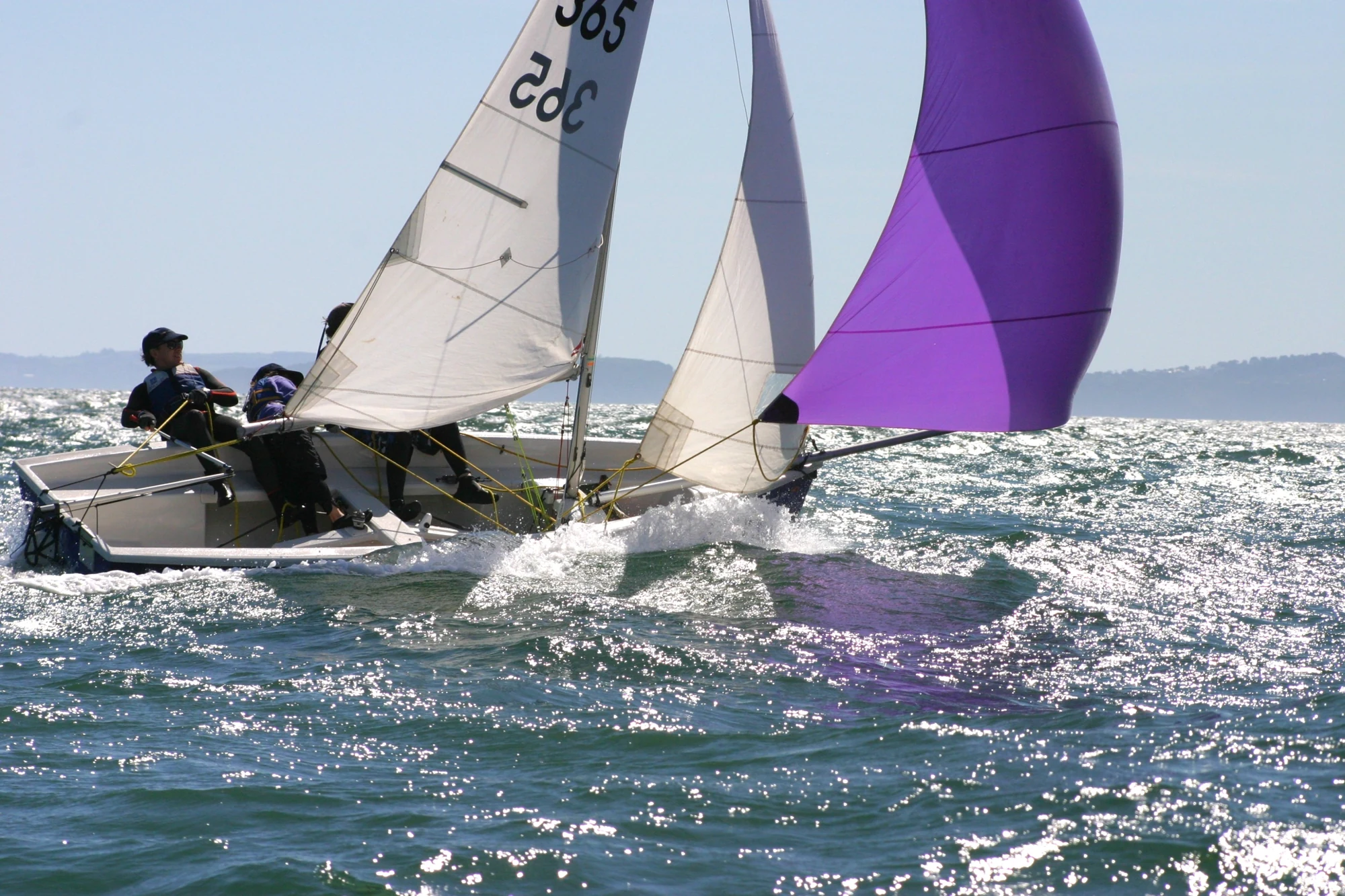 Adolescents en activité nautique au CGCV